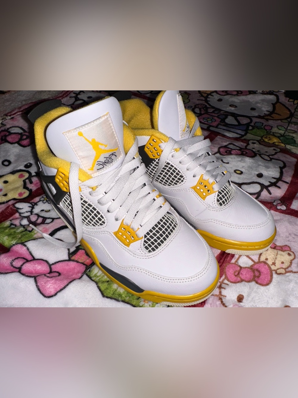Women’s Air Jordan 4 Retro “Vivid Sulfur” (2024) 🐝